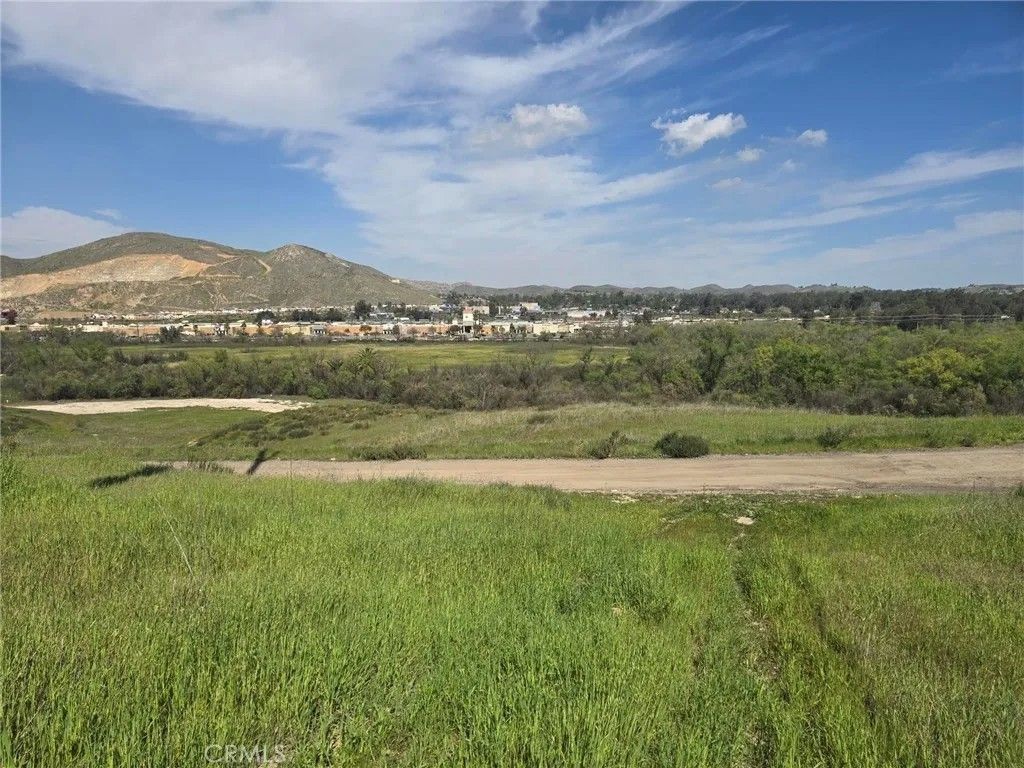 Photo of 1 Baker Ct, Lake Elsinore, CA 92530 (MLS # SW26047863)