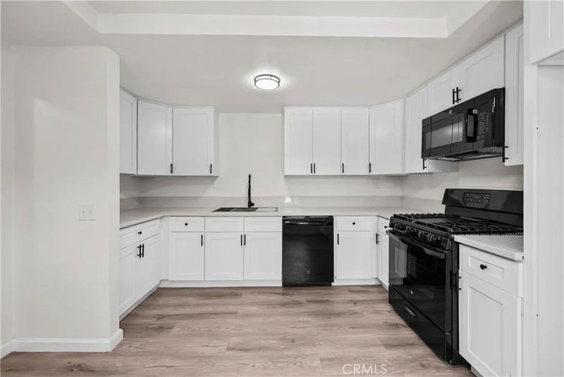 14500 Van Nuys 29