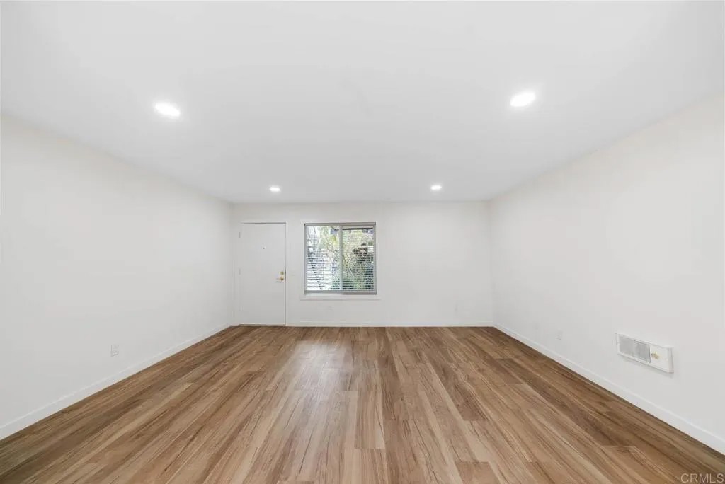 3825 Van Dyke Ave Apt 3
