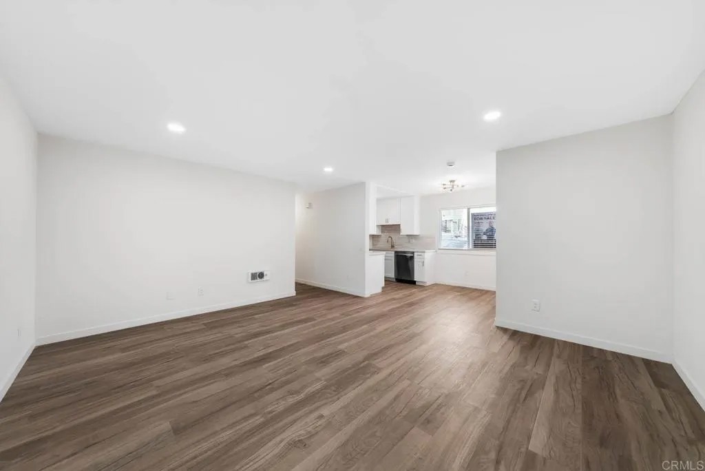 3825 Van Dyke Ave Apt 3