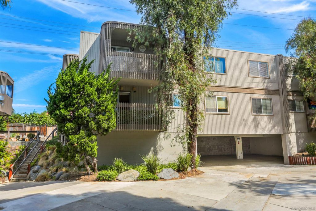 Photo of 155 Rosebay Dr #37, Encinitas, CA 92024 (MLS # 260006826)