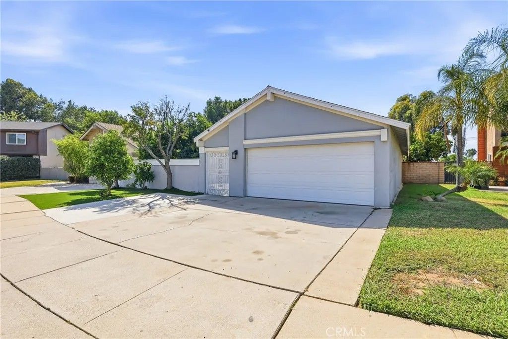 Photo of 1585 Camelot DR, Corona, CA 92882 (MLS # IG26108329)