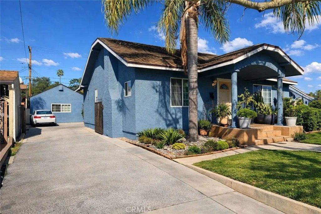 Photo of 441 W Maple St, Glendale, CA 91204 (MLS # OC26012215)