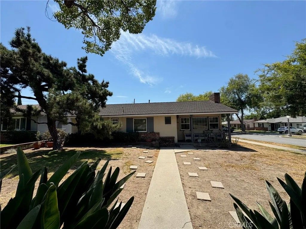 Photo of 3180 Primavera Street, Pasadena, CA 91107 (MLS # CV26069301)