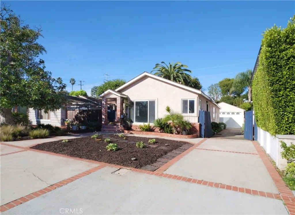 Photo of 613 36th, Manhattan Beach, CA 90266 (MLS # SB26003284)