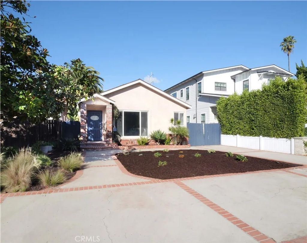 Photo of 613 36th, Manhattan Beach, CA 90266 (MLS # SB26003284)