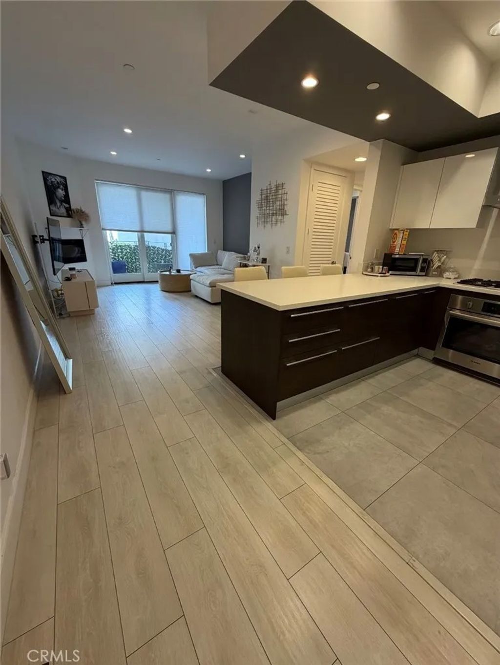 Photo of 118 S Kenwood St #404, Glendale, CA 91205 (MLS # SR26034646)