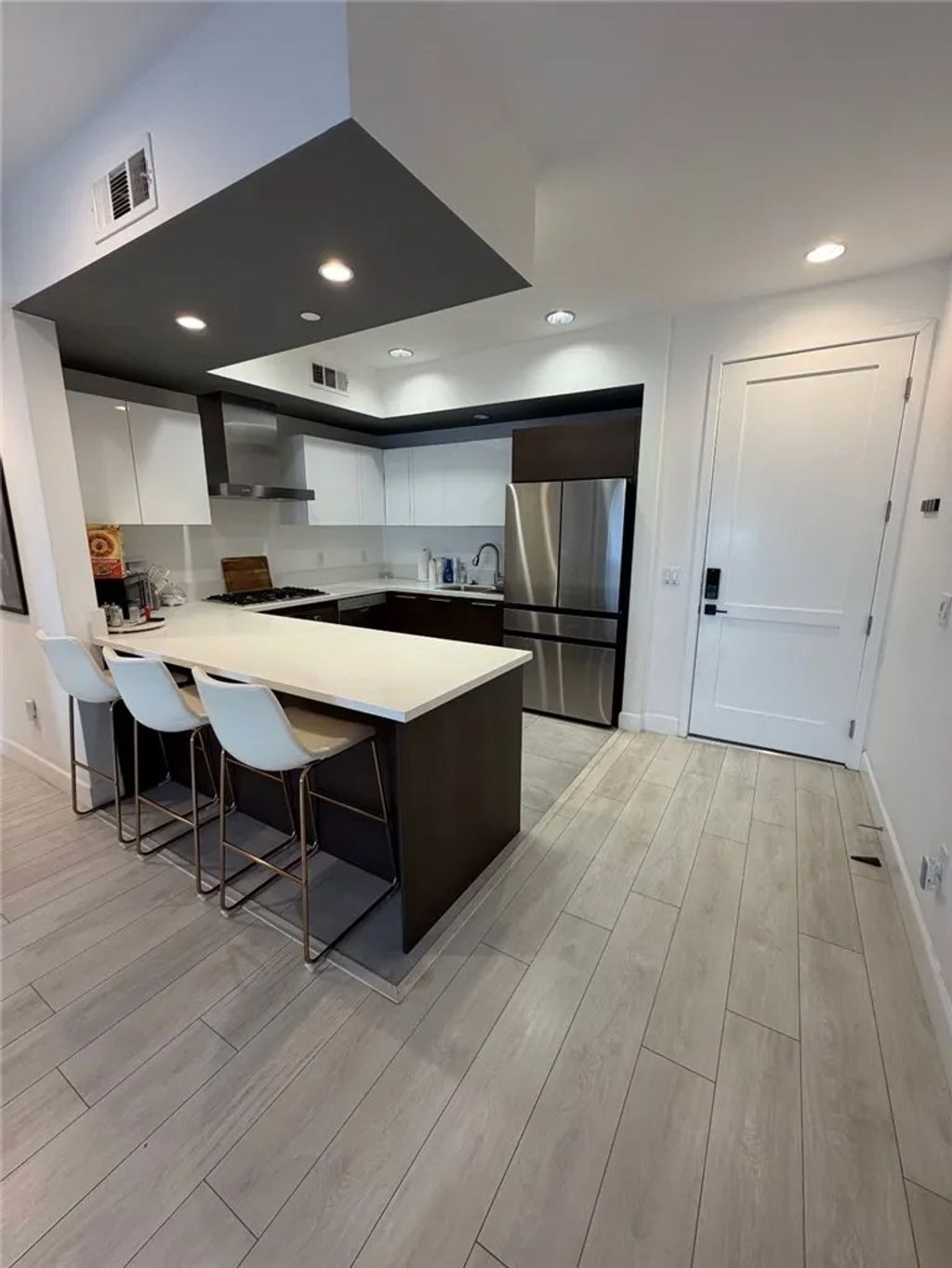 Photo of 118 S Kenwood St #404, Glendale, CA 91205 (MLS # SR26034646)