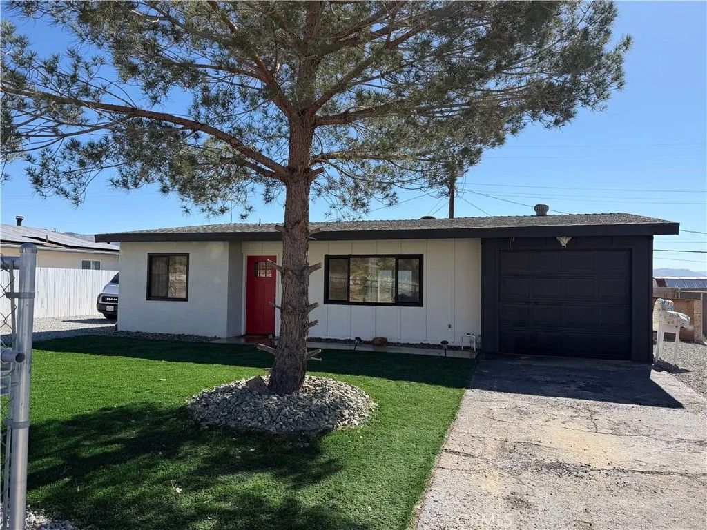 Photo of 23921 South Rd, Apple Valley, CA 92307 (MLS # HD26028906)