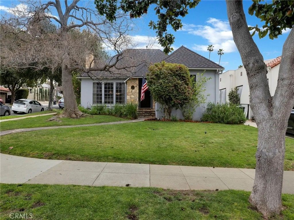 Photo of 1152 N Cedar St, Glendale, CA 91207 (MLS # GD26040621)
