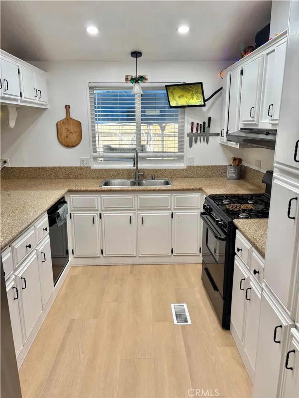 Photo of 27635 Peridot Way, Castaic, CA 91384 (MLS # SR25277913)