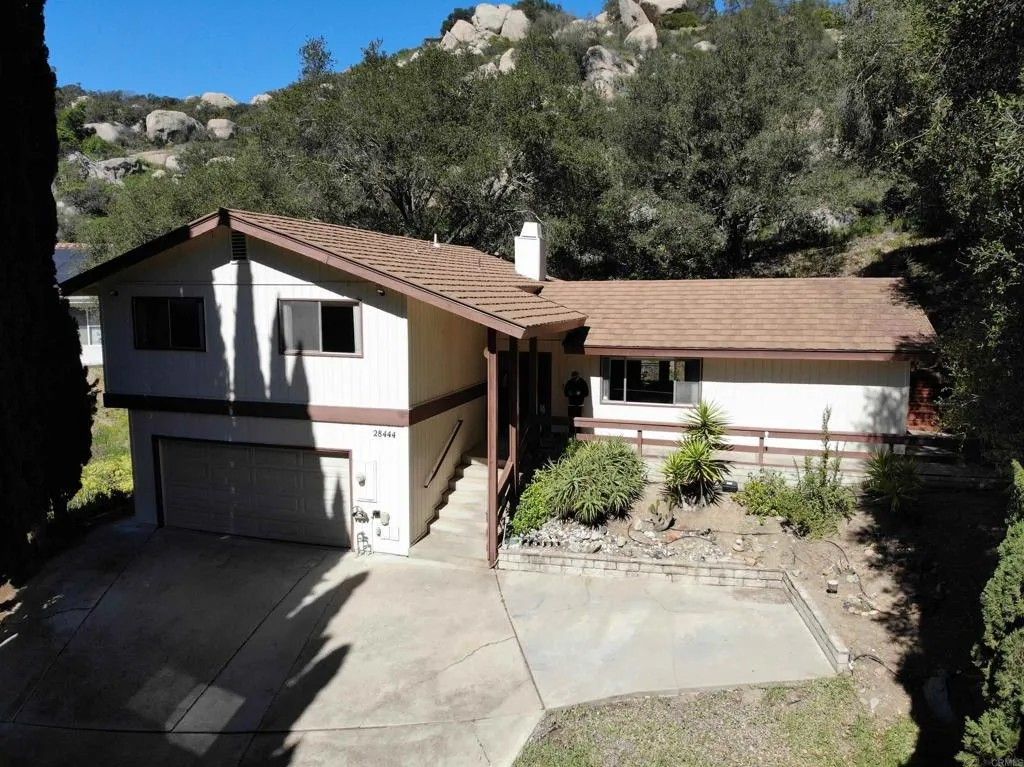 Photo of 28444 Fallen Tree Lane, Escondido, CA 92026 (MLS # NDP2602108)