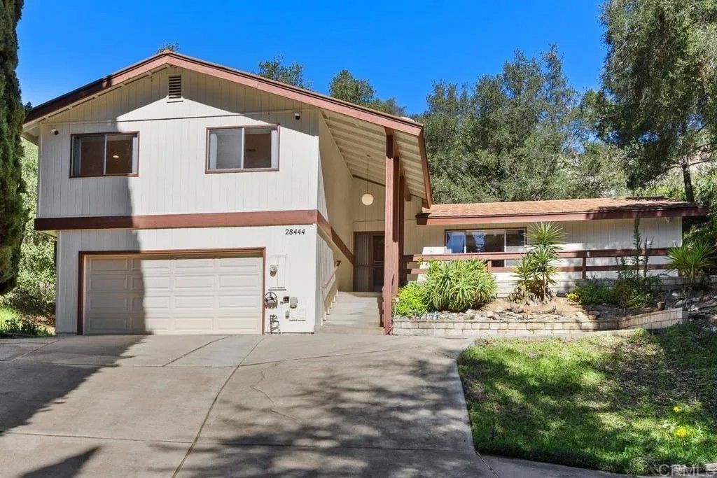 Photo of 28444 Fallen Tree Lane, Escondido, CA 92026 (MLS # NDP2602108)