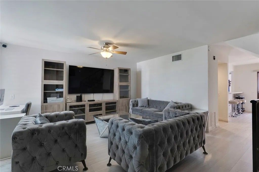 Photo of 10231 Independence Ave #C17, Chatsworth, CA 91311 (MLS # SR26074101)