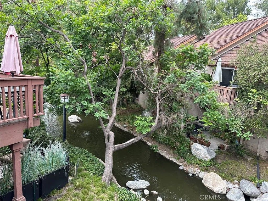 Photo of 7101 Farralone Ave #115, Canoga Park, CA 91303 (MLS # SR26096045)