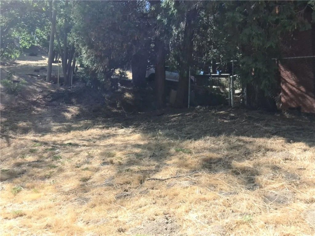 Photo of 24814 Edelweiss Dr, Crestline, CA 92325 (MLS # IV26098770)