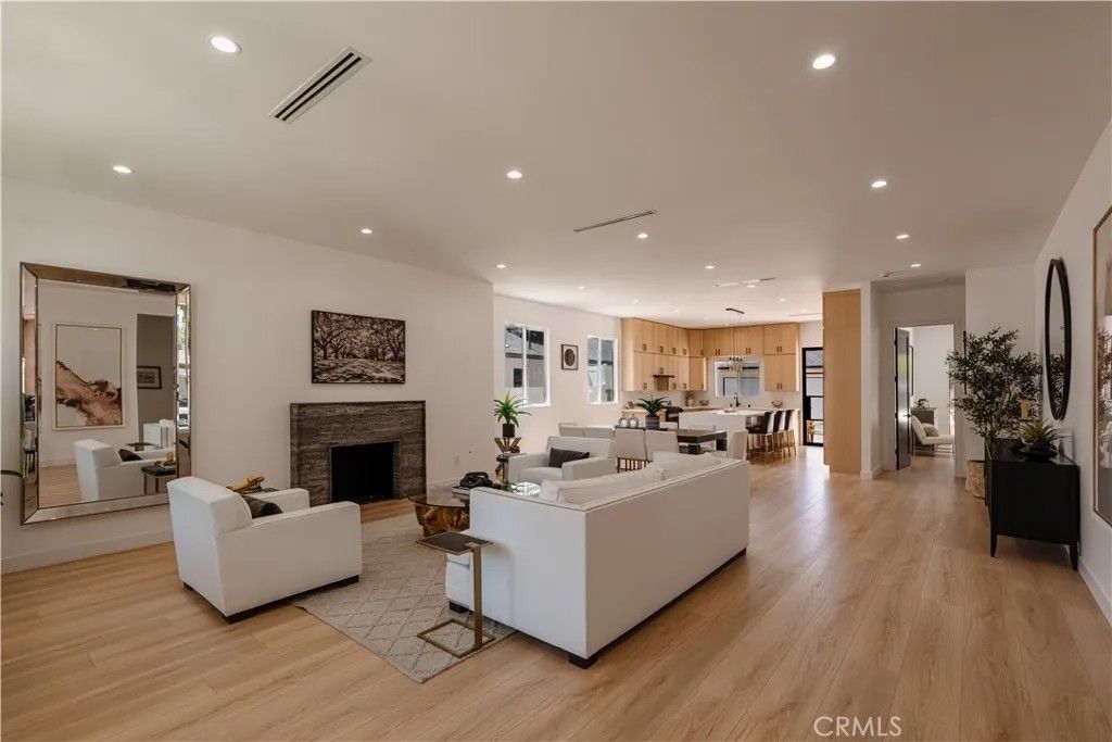 Photo of 5817 Cantaloupe, Van Nuys, CA 91401 (MLS # SR26002435)