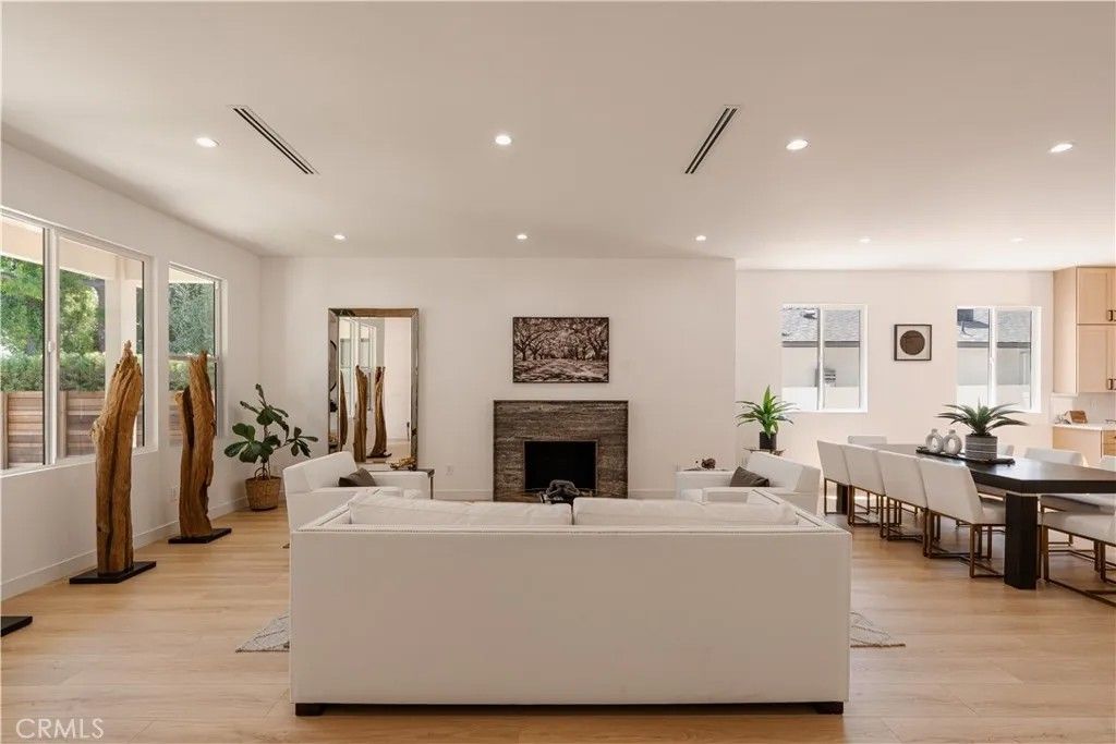 Photo of 5817 Cantaloupe, Van Nuys, CA 91401 (MLS # SR26002435)