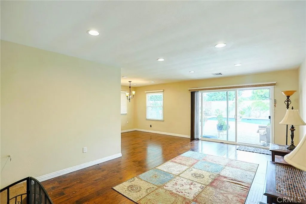 5621 Fallsgrove