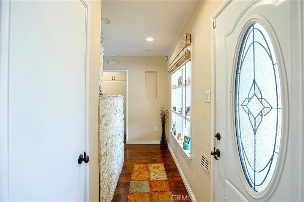 5621 Fallsgrove
