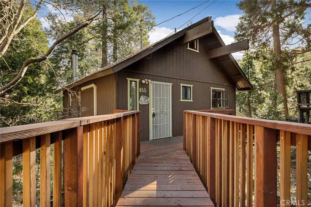 Photo of 855 Deer Trl, Crestline, CA 92325 (MLS # IG26050418)