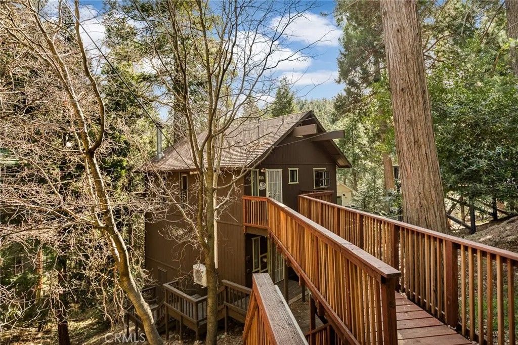 Photo of 855 Deer Trl, Crestline, CA 92325 (MLS # IG26050418)