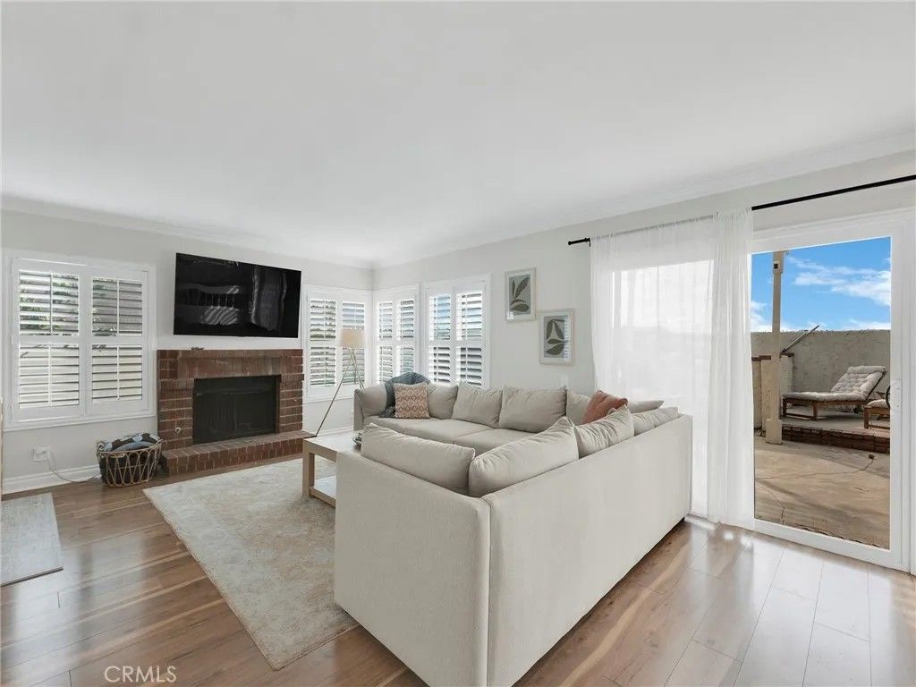 Photo of 4895 N Buttercreek Rd, Moorpark, CA 93021 (MLS # SR26024490)