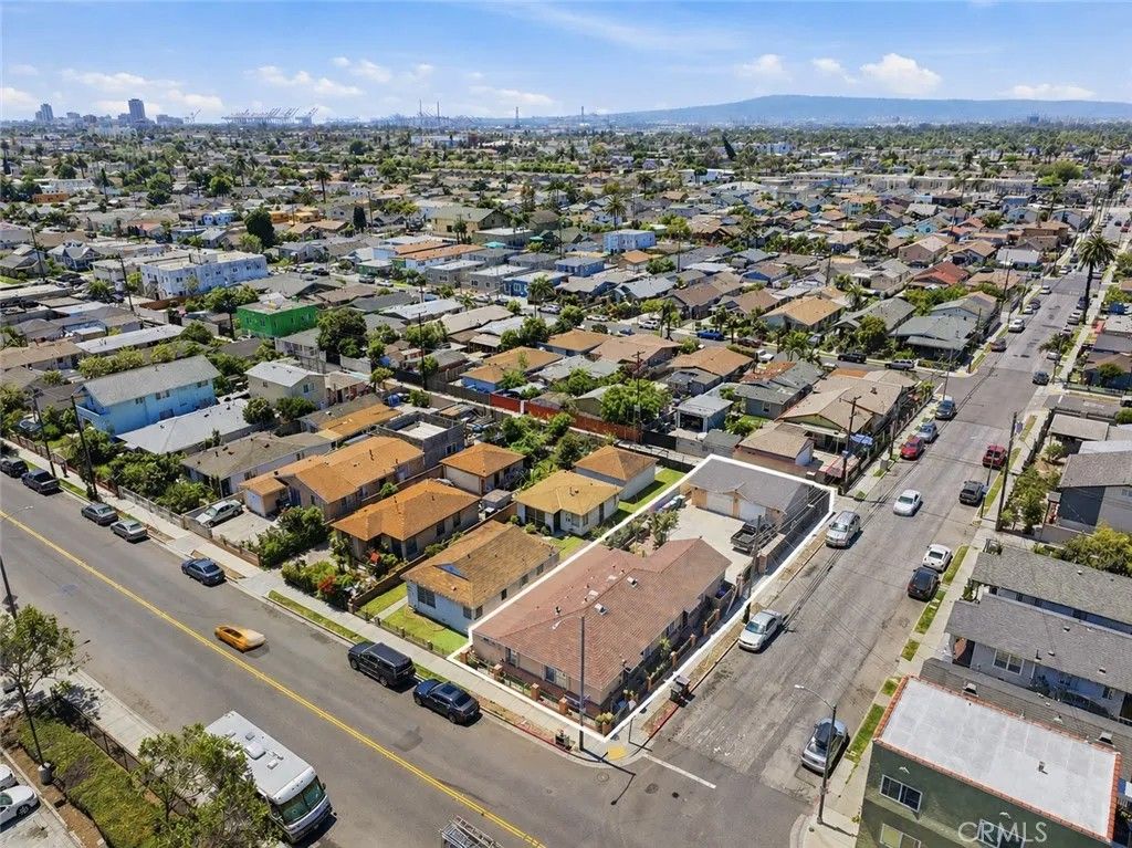 Photo of 932 E 23rd Street, Long Beach, CA 90806 (MLS # PV26089410)