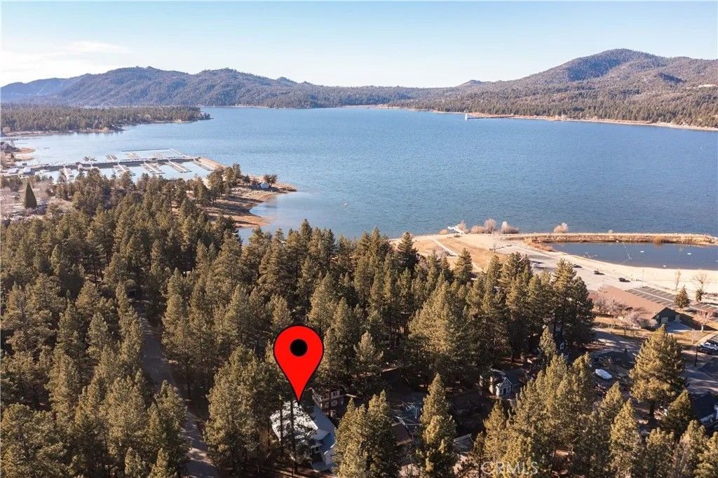 Photo of 374 Mountainaire Lane, Big Bear Lake, CA 92315 (MLS # IG26018089)