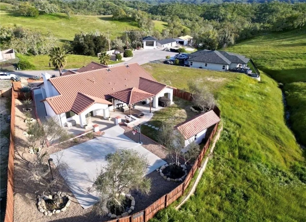 3635 Lakeside Village