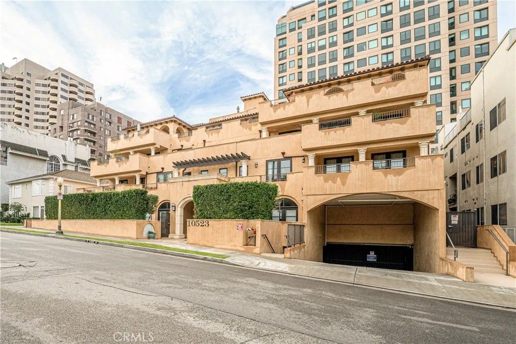 Photo of 10523 Ashton Avenue #202, Los Angeles, CA 90024 (MLS # GD26076334)