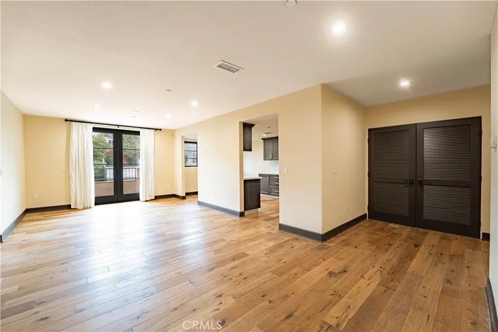 Photo of 10523 Ashton Avenue #202, Los Angeles, CA 90024 (MLS # GD26076334)