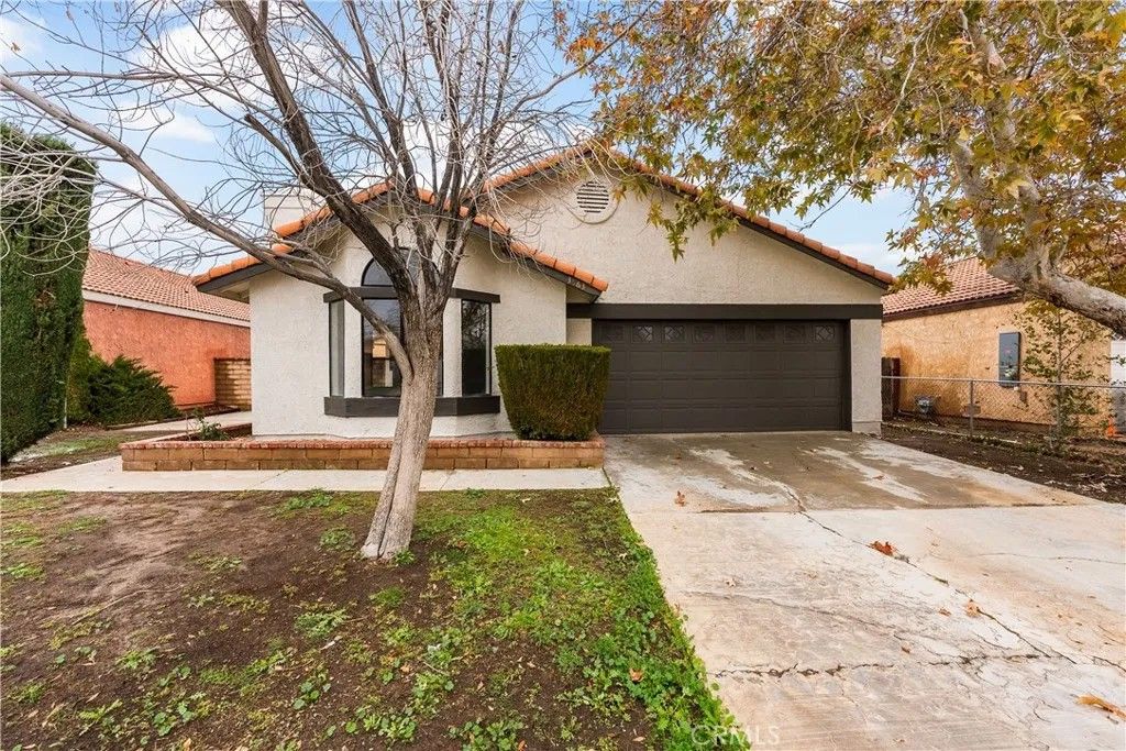 Photo of 3563 E Avenue R11, Palmdale, CA 93550 (MLS # SR26006246)