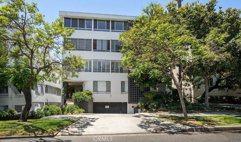 Photo of 419 N Oakhurst Drive #102, Beverly Hills, CA 90210 (MLS # OC25252217)