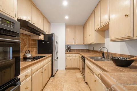 Tiny photo for 419 N Oakhurst Drive #102, Beverly Hills, CA 90210 (MLS # OC25252217)