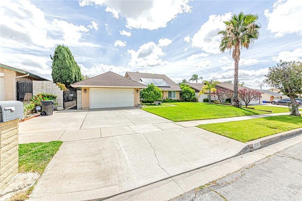 Photo of 1668 N Lakewood Avenue, Upland, CA 91784 (MLS # TR26090258)