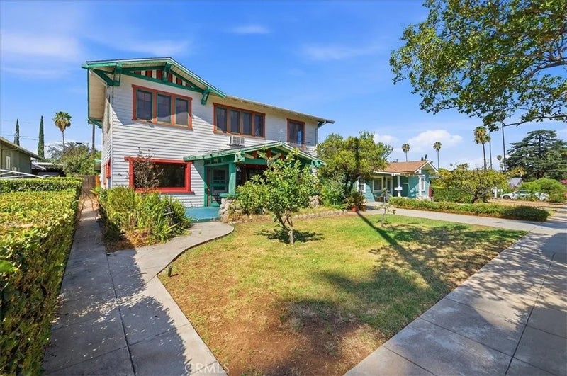 524 University Place