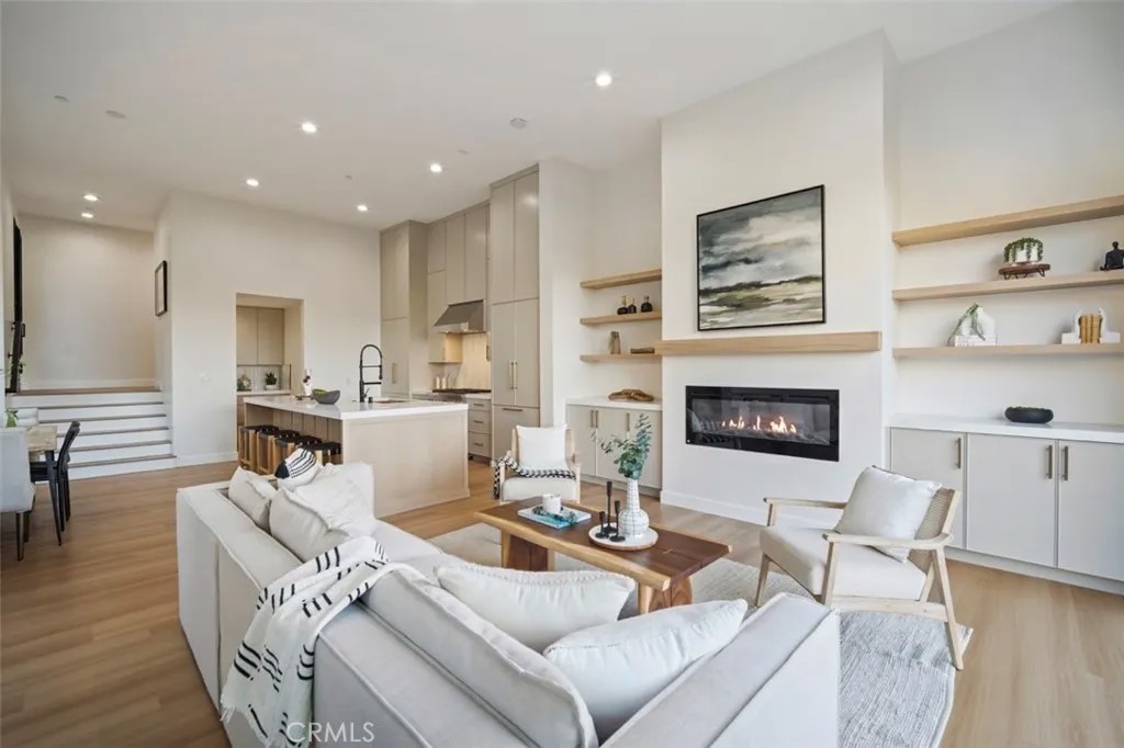 229 Avenida Monterey B