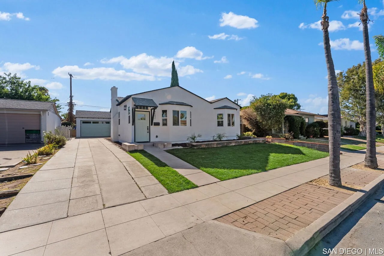 4642 Aragon DR