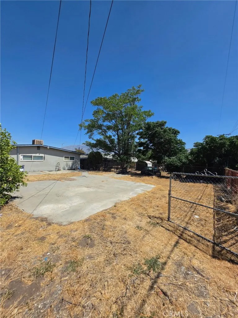 1263 N Phillips