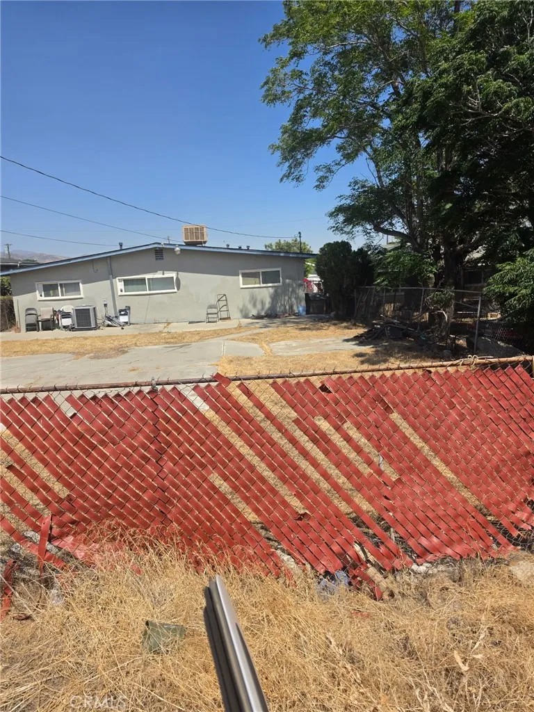 1263 N Phillips