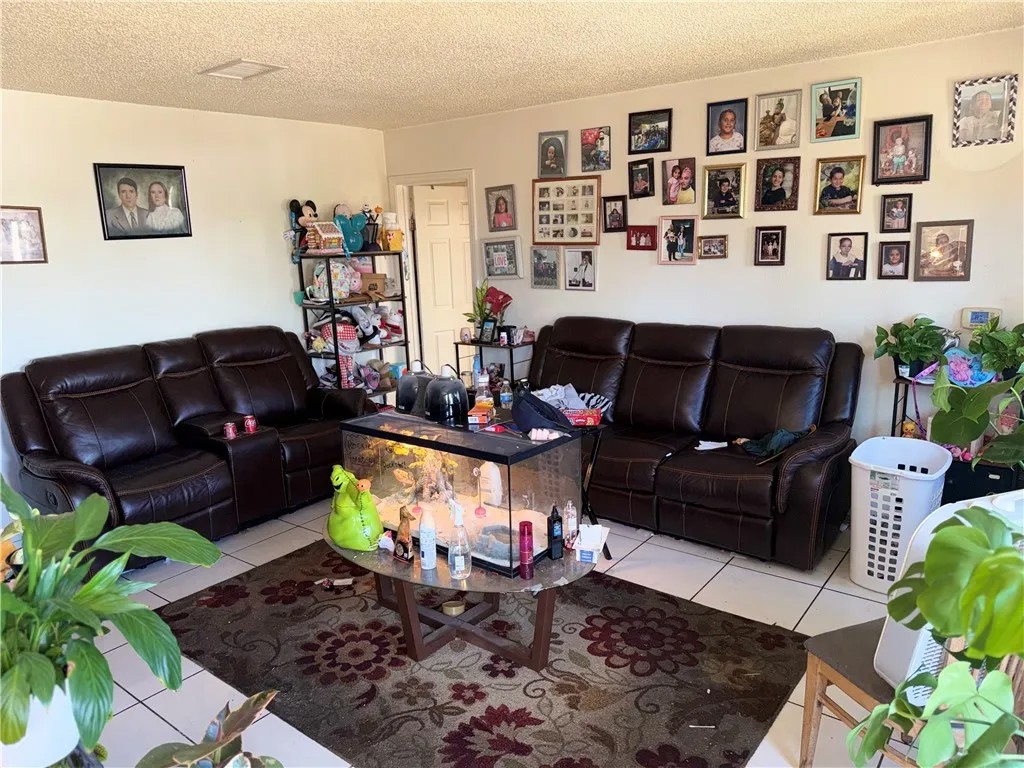 1263 N Phillips