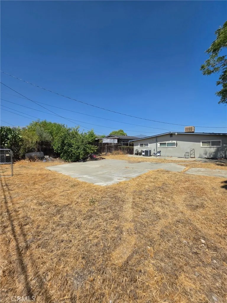 1263 N Phillips