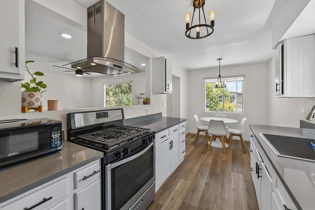 Photo of 885 Via Felicidad, Vista, CA 92084 (MLS # NDP2606994)