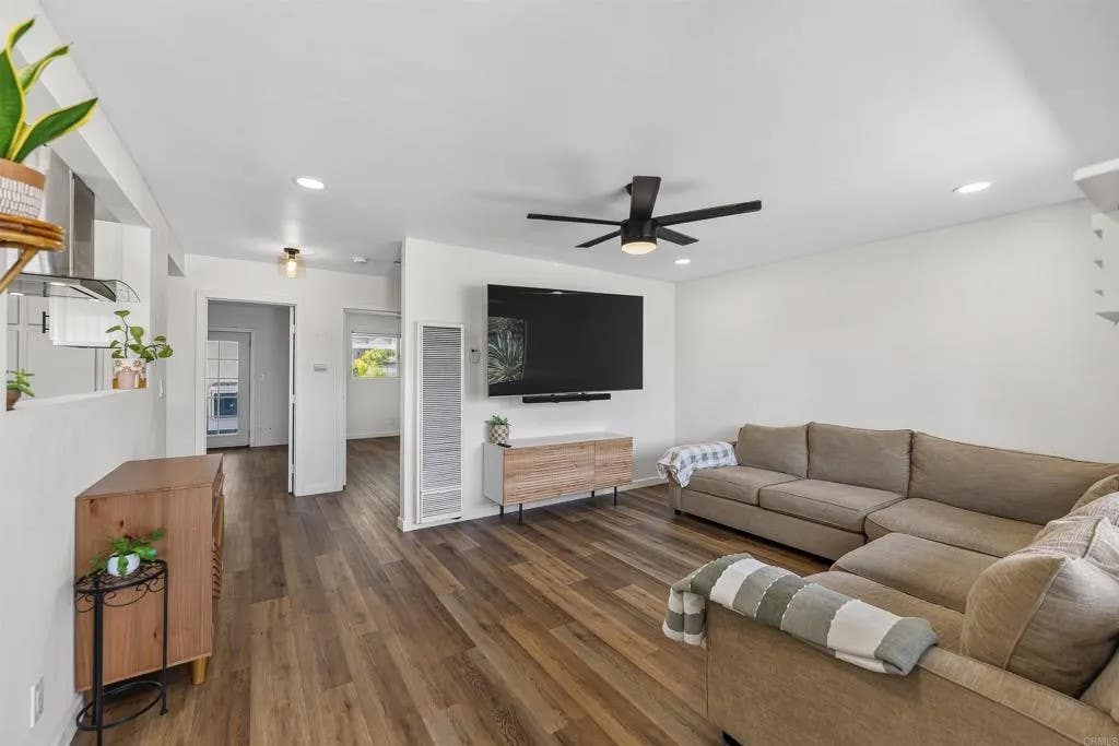 Photo of 885 Via Felicidad, Vista, CA 92084 (MLS # NDP2606994)