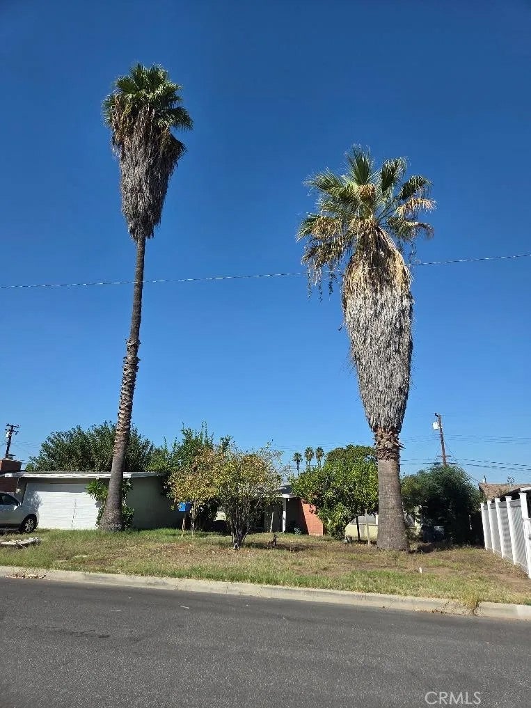705 E Florence
