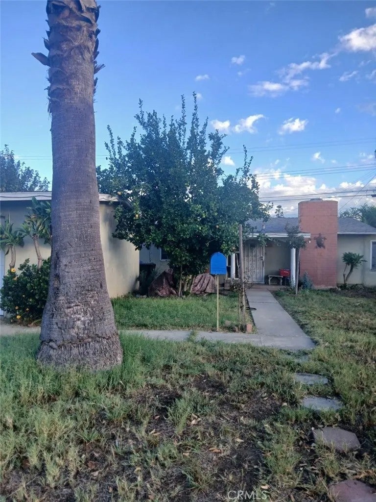 705 E Florence