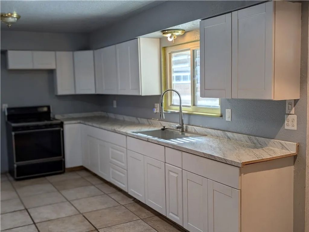 Photo of 11937 Lee Ave, Adelanto, CA 92301 (MLS # HD26054984)