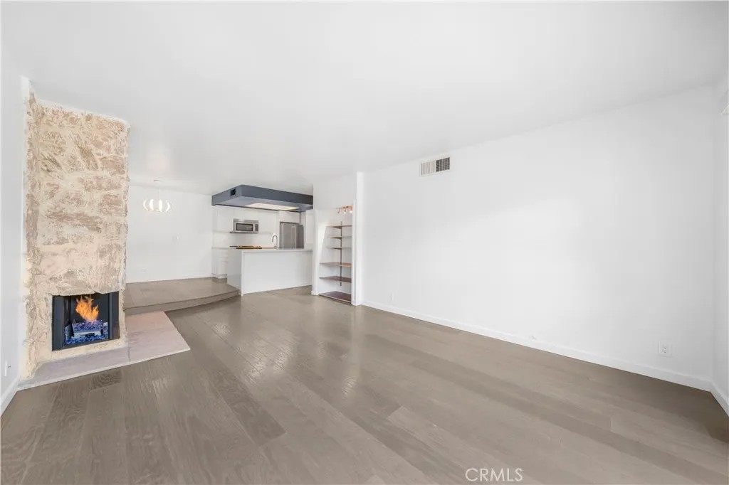 521 Montana Avenue 211