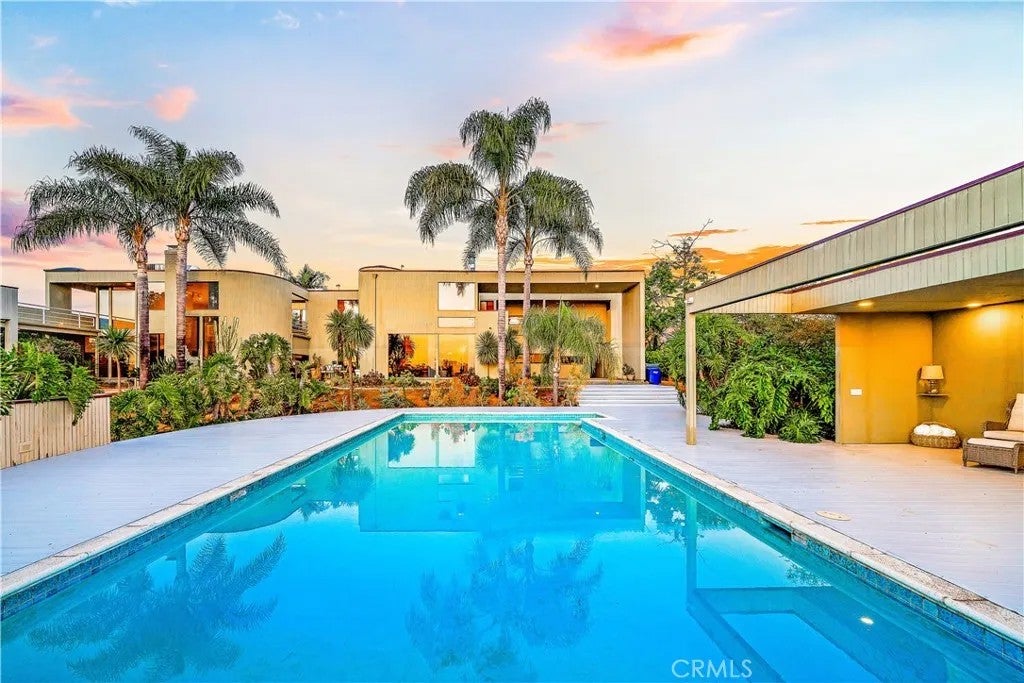 3028 Overhill Drive